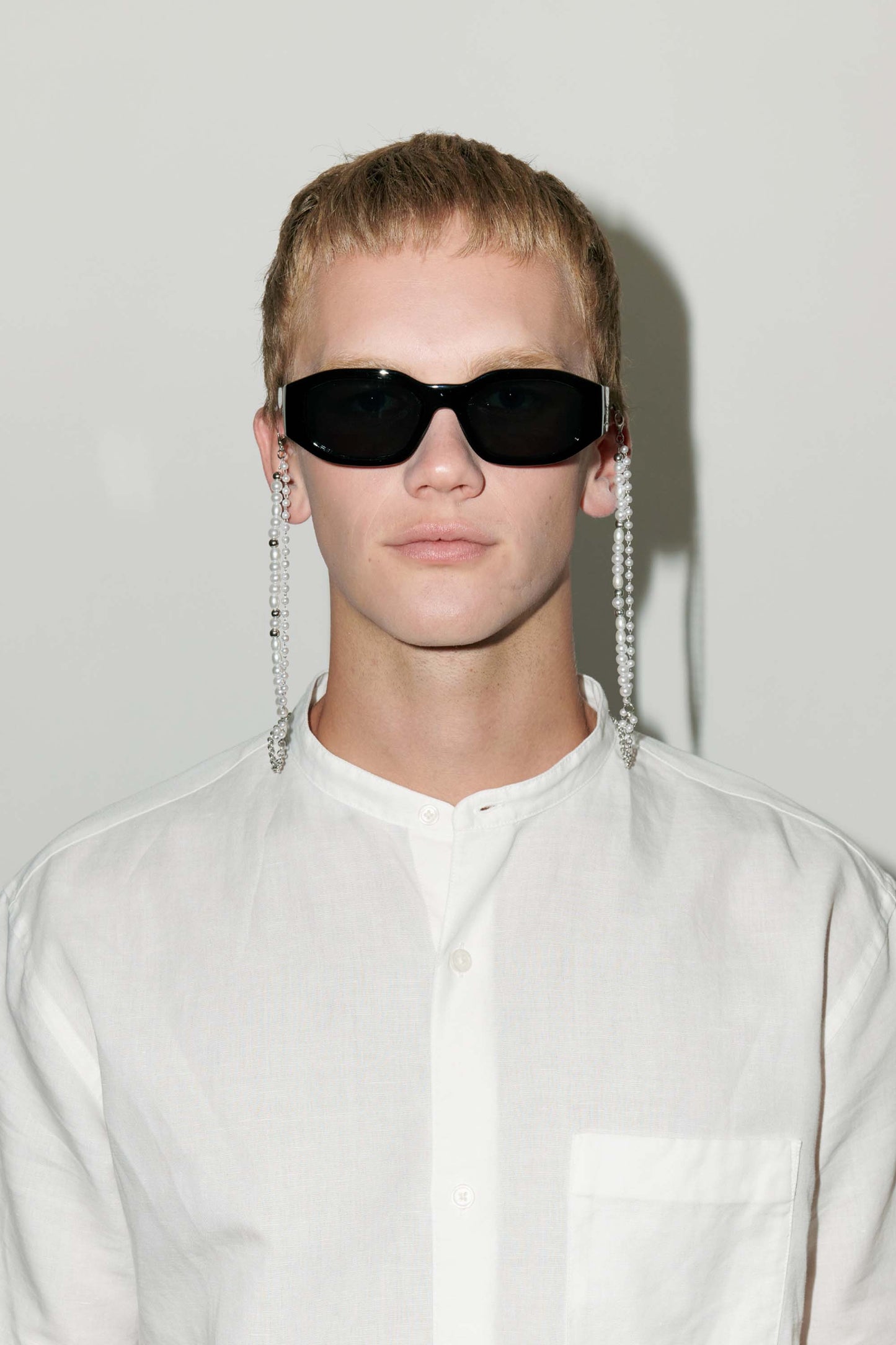 SZADE - sunglass chain ; silver / pearl
